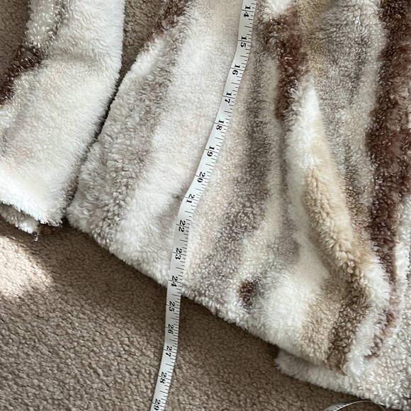 “Polished & Poised- Faux Fur Coat size small” - Picture 3 of 7